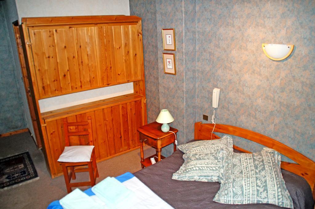 Le Relais Des Vaudois Hotel Freissinieres Habitación foto