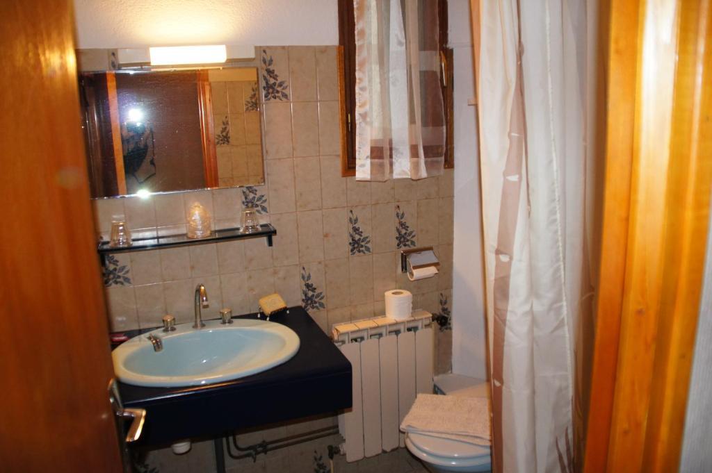 Le Relais Des Vaudois Hotel Freissinieres Habitación foto